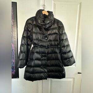 Zara Woman Down Jacket Size Med.  Like New with no signs of wear.  Black